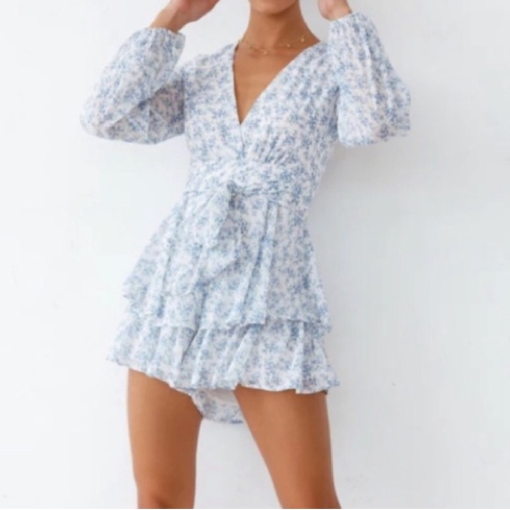 SAINTS + SECRETS White and Blue Floral Cottagecore Deep V Tiered Romper SZ XS